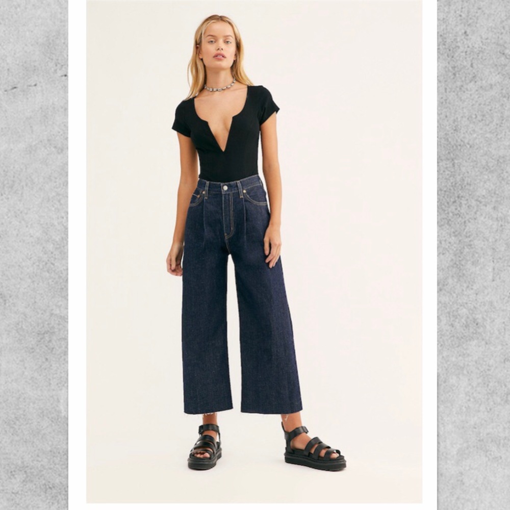 NWT Levi’s Pleated Ribcage Crop 26 Motown Philly